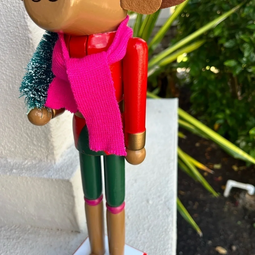 Wooden Nutcracker, 16
